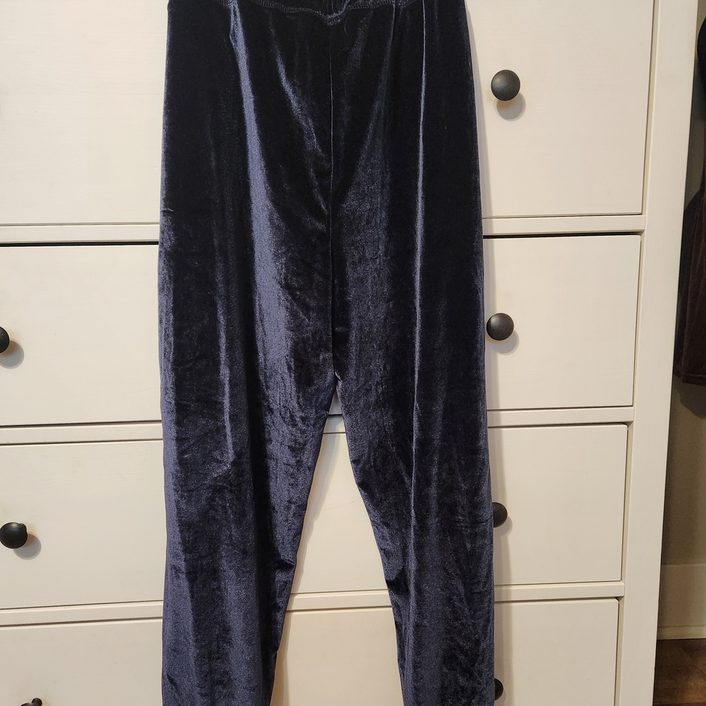 Navy 3 Piece Fabletics Set - Picture 12 of 16